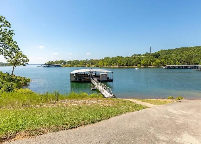 Artilla Cove Cabin 4 - Lake Views - Outdoor Pool Branson
